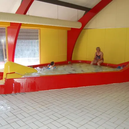 Ferienhaus Cozy Detached Chalet With Terrace In The Area *